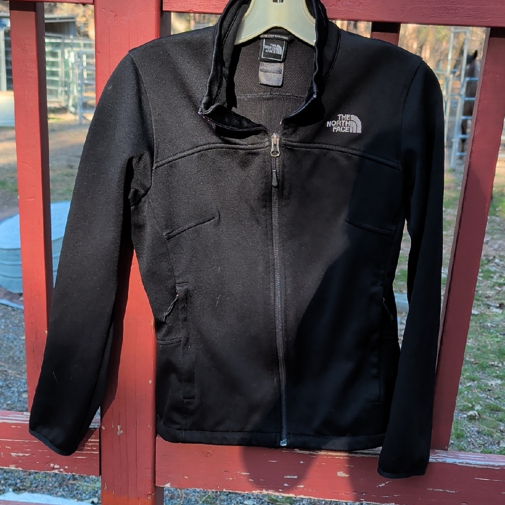 The North Face Women's Black Full Zip Soft Shell